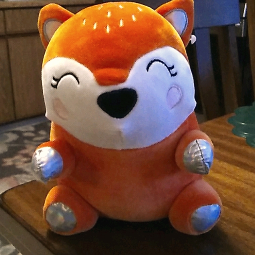 Adorable plush fox NWOT